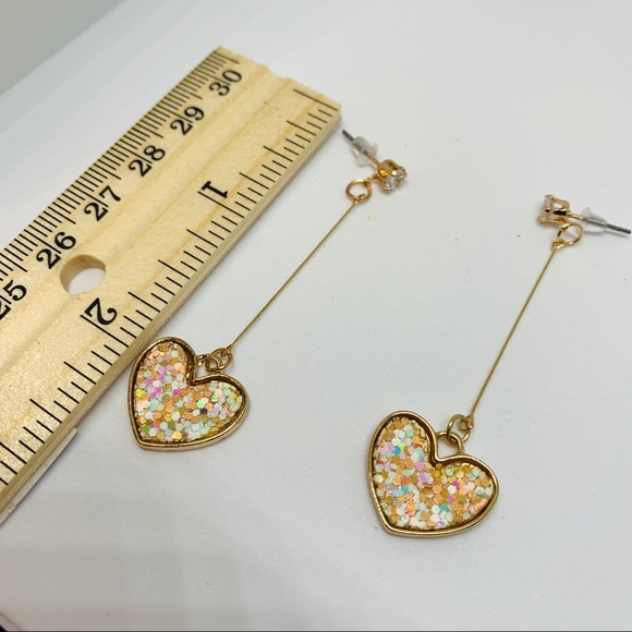 (G2) Heart Earrings - Picture 4 of 7